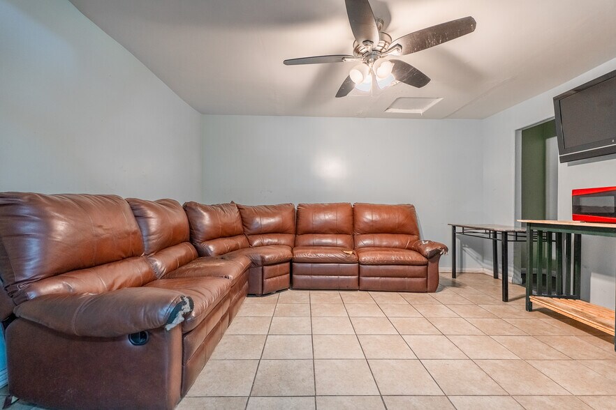 More Photos Of 16529 Lakewood Blvd, Bellflower Auto Repair For Sale