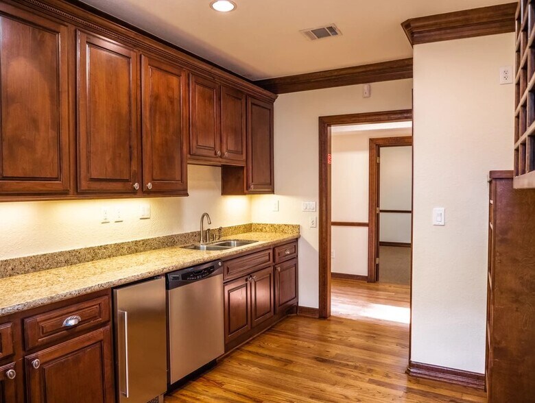 More Photos Of 446 Heights Blvd, Houston Office Residential For Sale