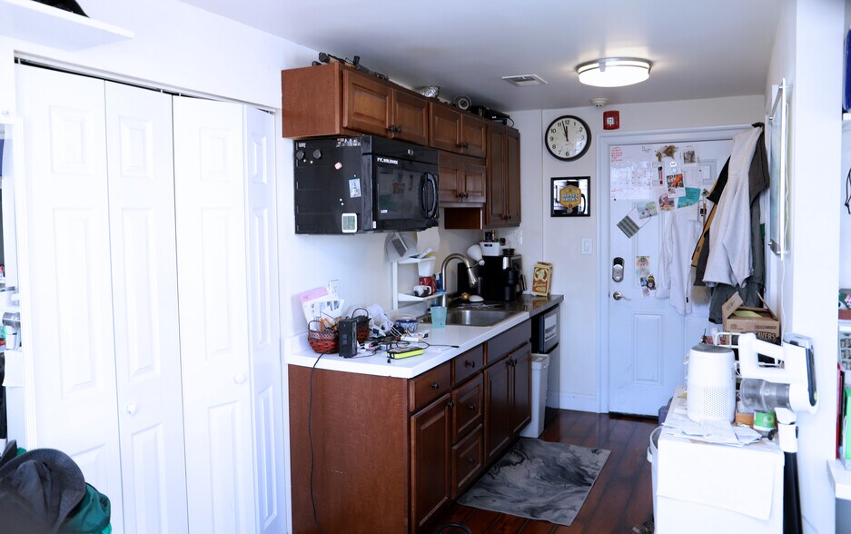 More Photos Of 431-433 Old York Rd, Jenkintown Office For Sale