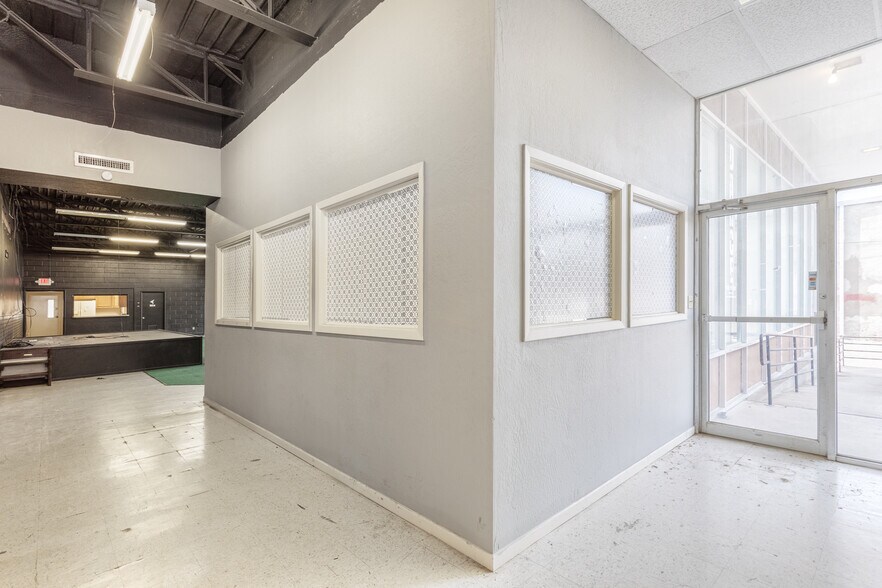 More Photos Of 100 Collinsville St, Whitesboro Light Manufacturing For Lease