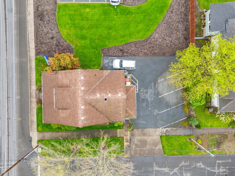 More Photos Of 737 NW Adams St, Mcminnville Office For Sale