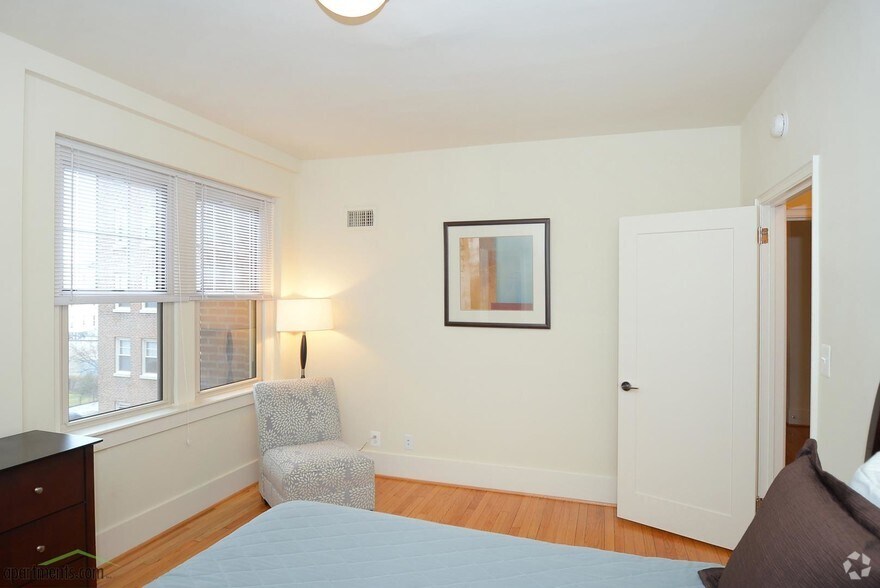 More Photos Of 1841 Columbia Rd NW, Washington Apartments For Lease