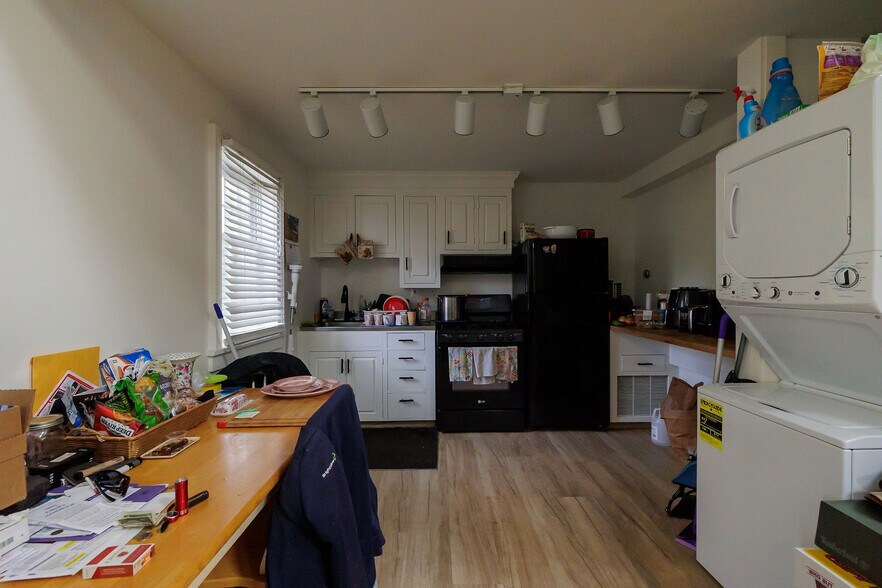 More Photos Of 139 S Main St, Sheffield Freestanding For Sale