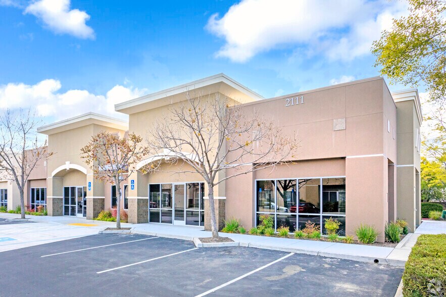 More Photos Of 2101 Herndon Ave, Clovis Unknown For Lease