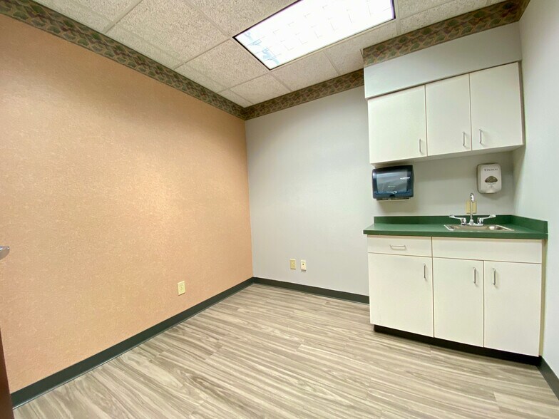 More Photos Of 1107 Statesville Blvd, Salisbury Medical For Lease
