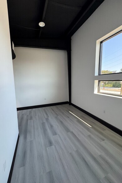 More Photos Of 32611 Tamina Rd, Magnolia Showroom For Sale
