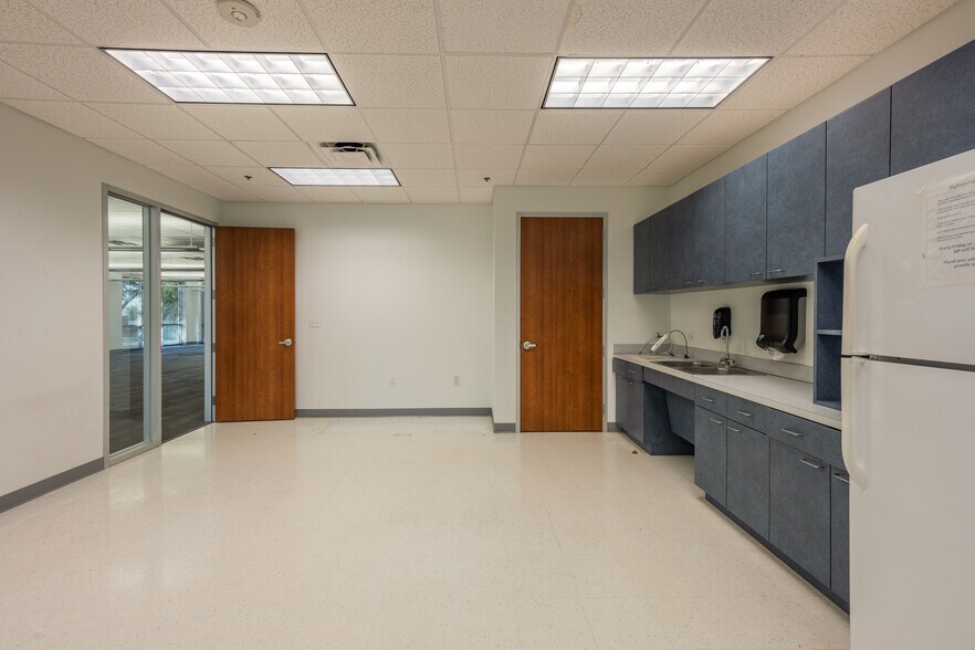 More Photos Of 5555 Northwest Pky, San Antonio Office For Lease