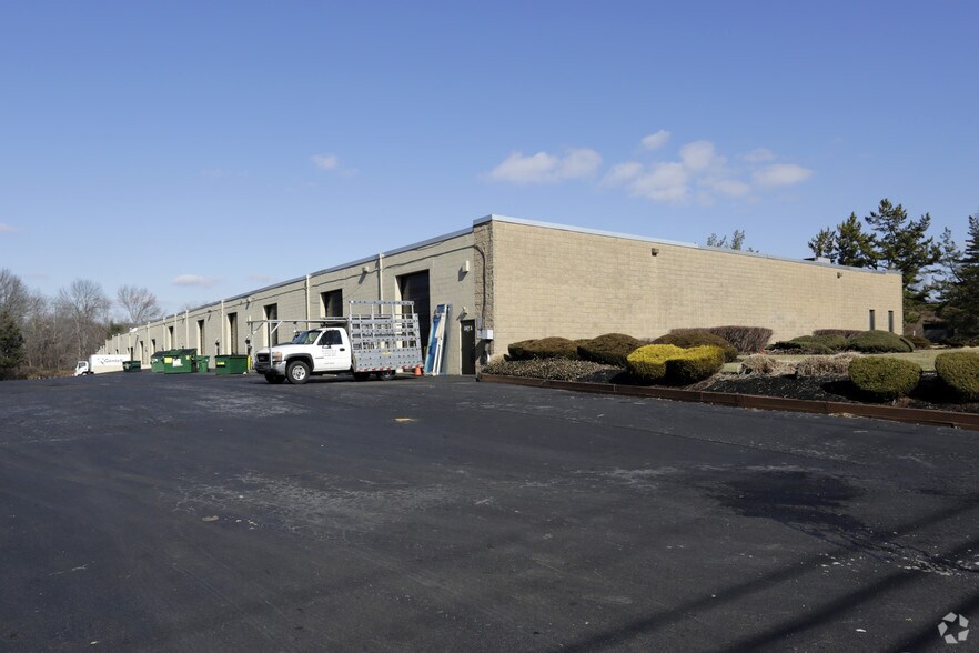 More Photos Of 2014 Ford Rd, Bristol Light Distribution For Lease