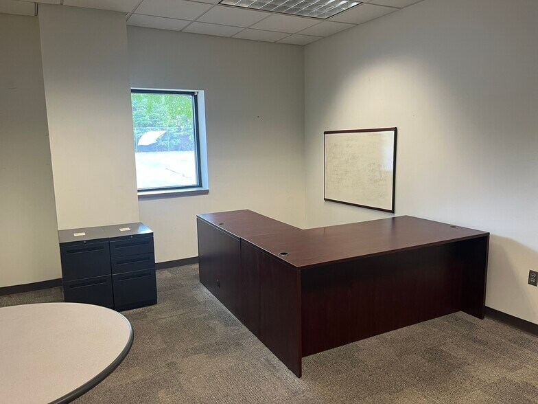 More Photos Of 150 Daniel Payne Dr, Birmingham Office For Lease