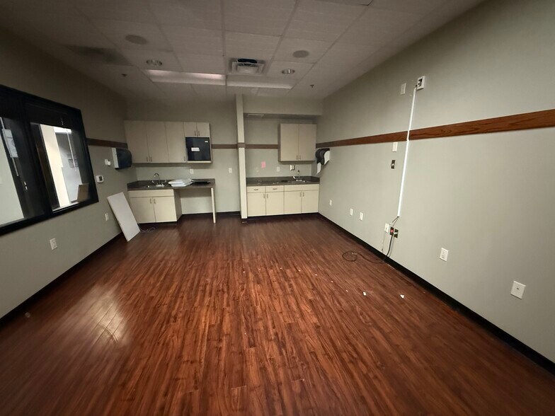 More Photos Of 3415 Golden Rd, Tyler Office For Sale