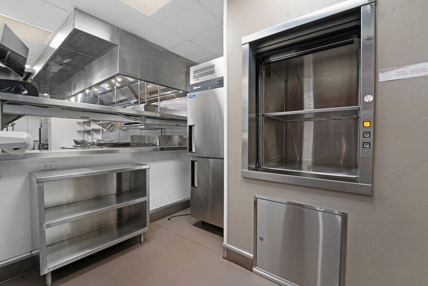 More Photos Of 30 N Main St, Fond Du Lac Restaurant For Sale