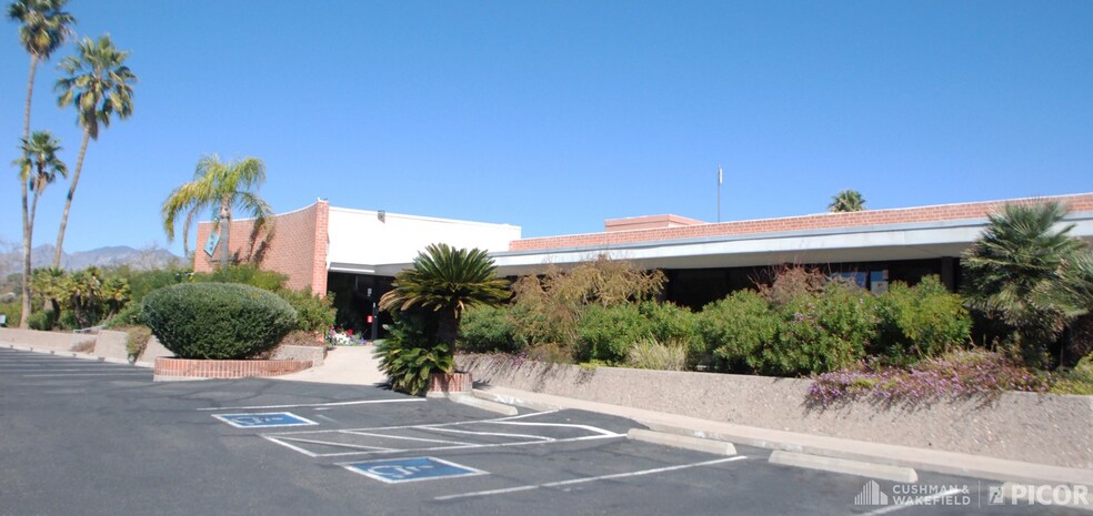More Photos Of 100-150 N Tucson Blvd, Tucson Medical For Lease