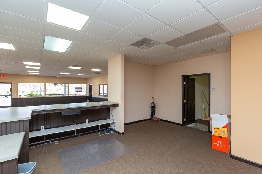 More Photos Of 200 W El Norte Pky, Escondido Unknown For Lease