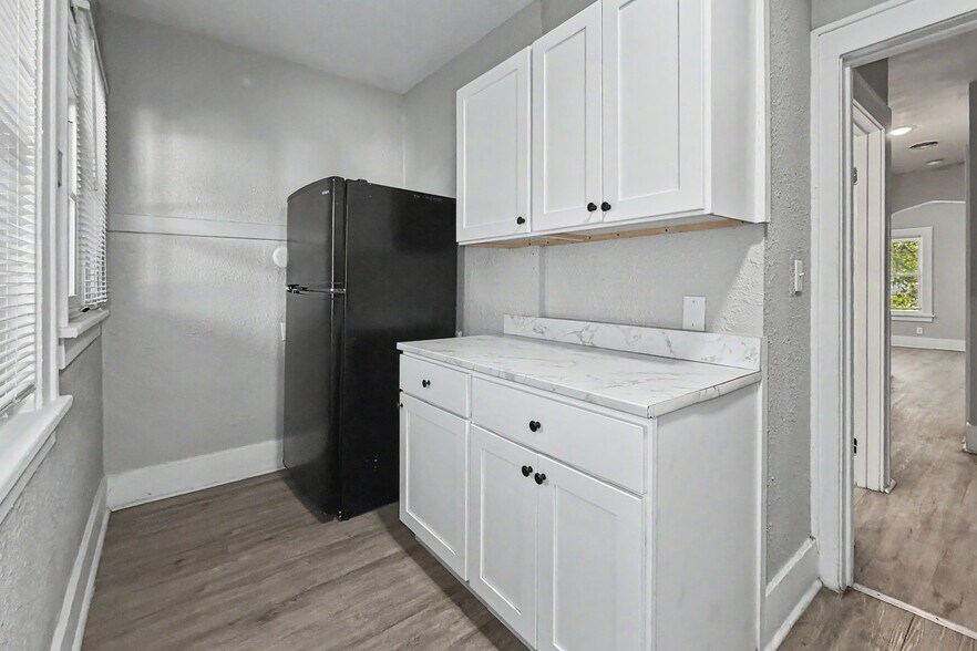 More Photos Of 2042-2046 W 4th St, Davenport Apartments For Sale