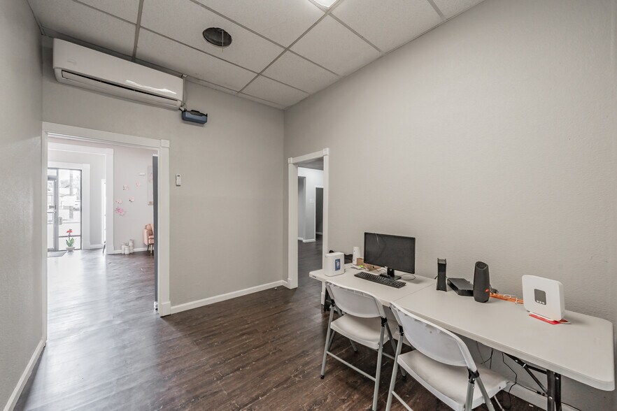 More Photos Of 7235 Glenview Dr, Richland Hills Office For Sale