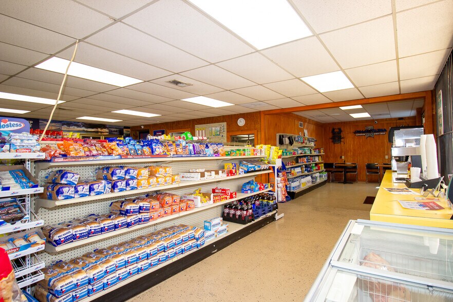 More Photos Of 47506 US-290 BUS, Hempstead Convenience Store For Sale