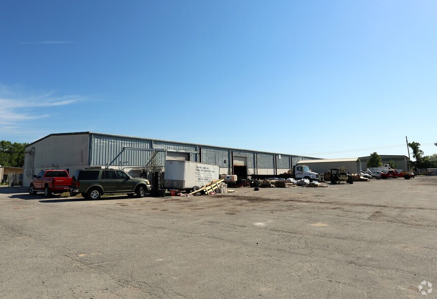 More Photos Of 820 Creative Dr, Lakeland Manufacturing For Lease