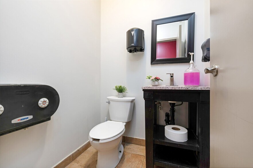 More Photos Of 470 Chrysler Dr, Brampton Storefront For Sale