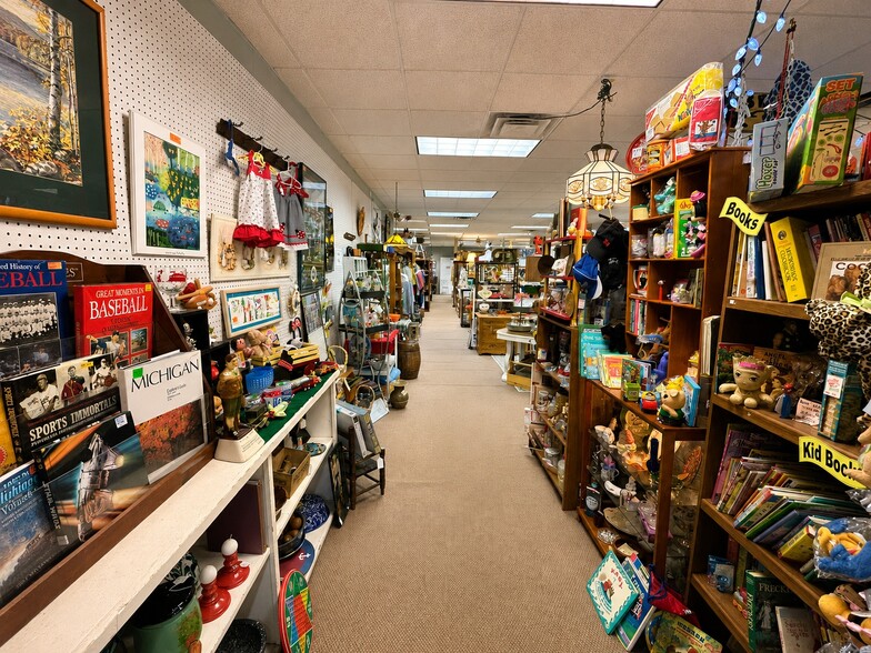 More Photos Of 5600 N US-31, Williamsburg Storefront For Sale
