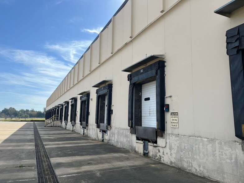 More Photos Of 3300 Sylvester Rd, Albany Warehouse For Lease