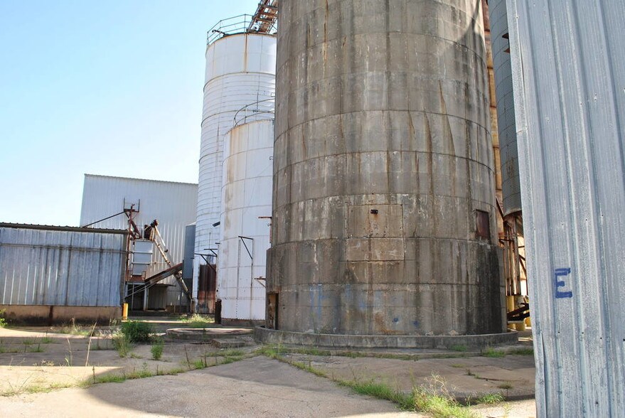 More Photos Of 220 Progress Blvd, Longview Warehouse For Sale