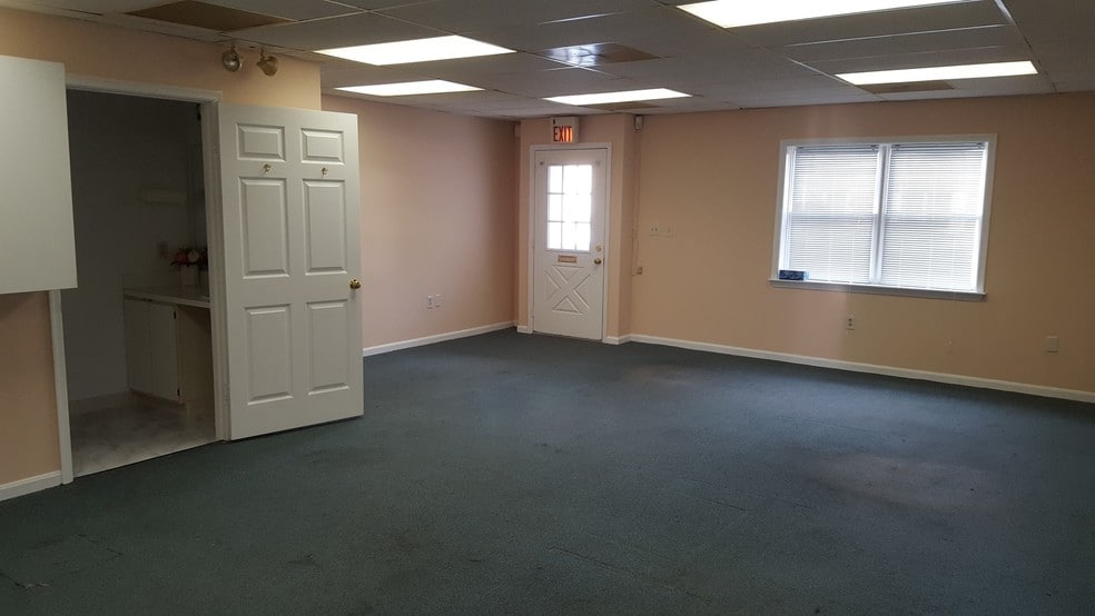 More Photos Of 9520 Marlboro Pike, Upper Marlboro Office For Sale