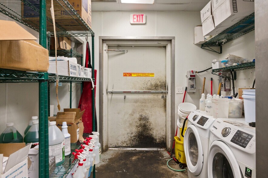 More Photos Of 1296 N Ferdon Blvd, Crestview Restaurant For Sale