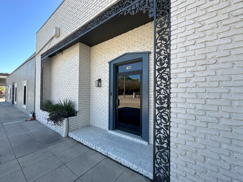 More Photos Of , Baton Rouge Office For Sale