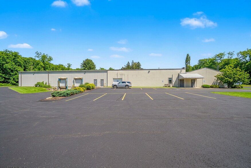 More Photos Of 688 Route 17K, Montgomery Warehouse For Lease