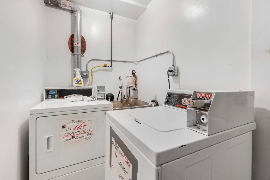 More Photos Of 8813 Dee Rd, Des Plaines Apartments For Sale