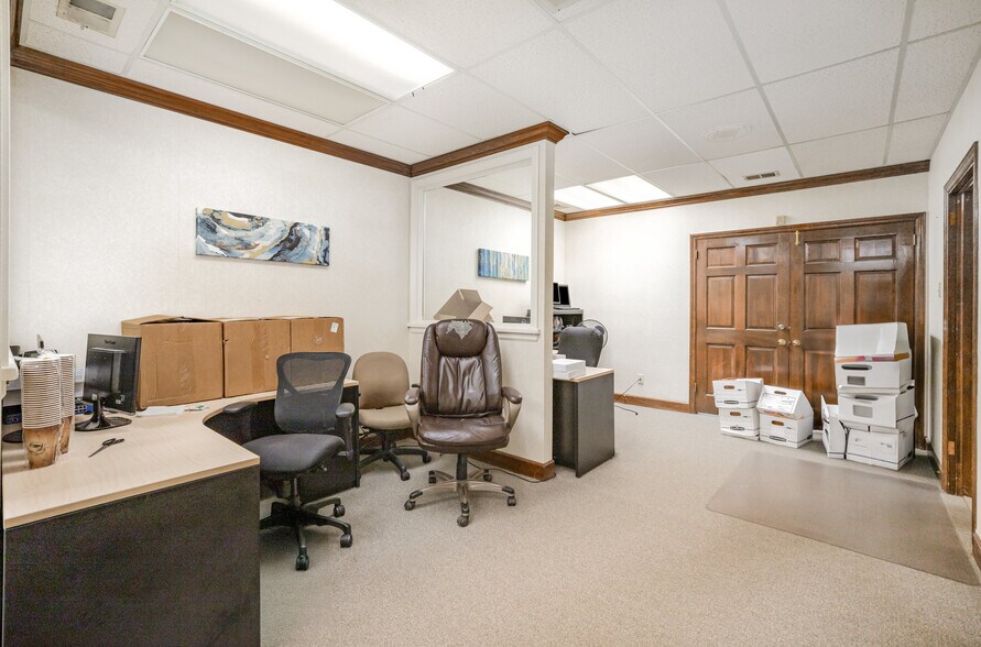 More Photos Of 4523 Park Rd, Charlotte Office For Sale