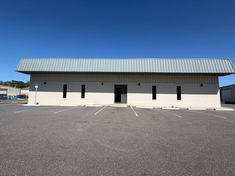 Primary Photo Of 1950 Wise Dr, Dothan Warehouse For Lease
