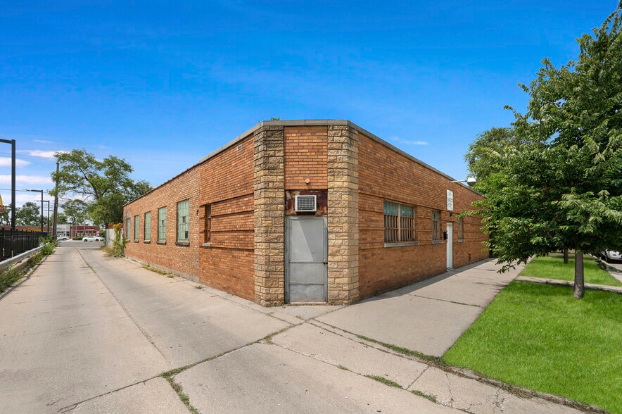 More Photos Of 7828 S Claremont Ave, Chicago Warehouse For Sale
