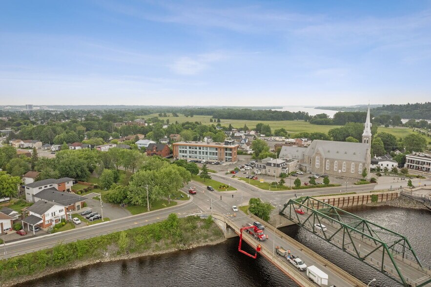 More Photos Of 15 Boul Gréber, Gatineau Office For Sale