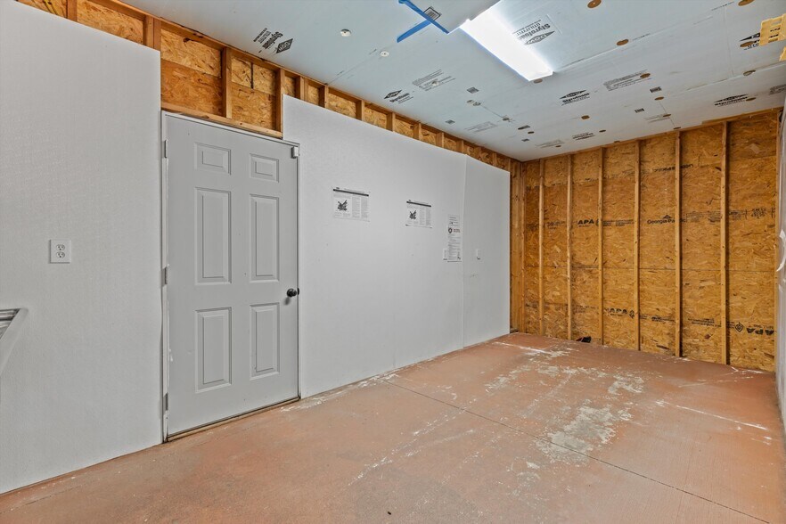 More Photos Of 700 Grove St, Loudon Office For Sale