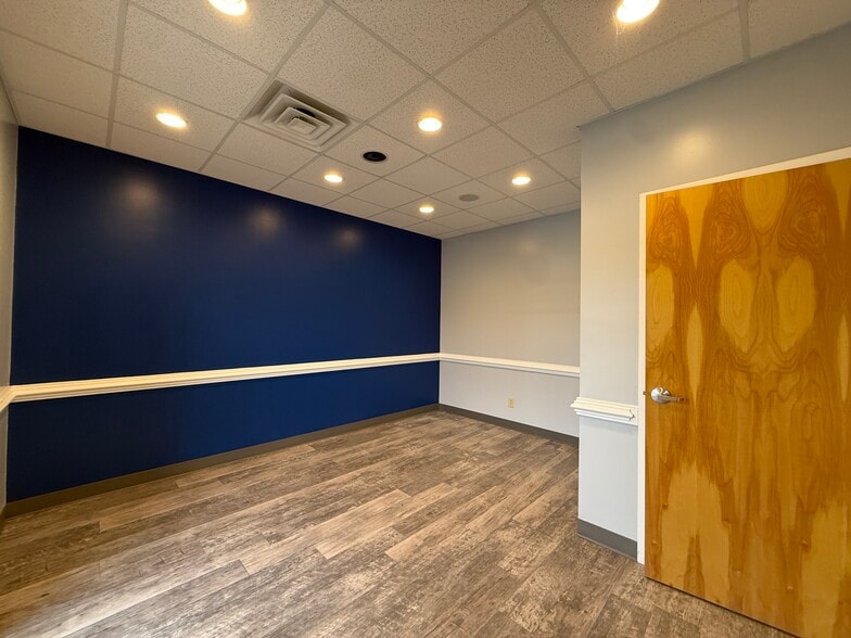 More Photos Of 2140 W Arlington Blvd, Greenville Medical For Lease
