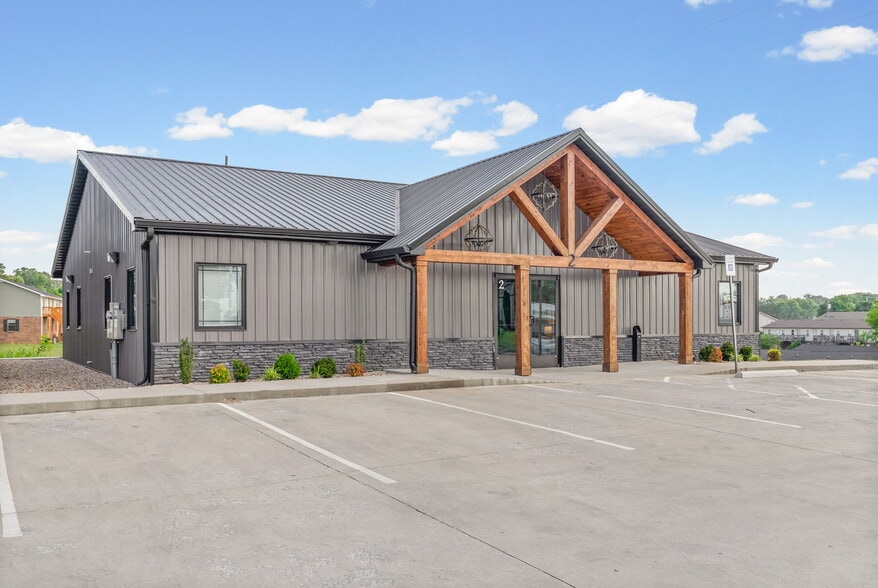 More Photos Of 159 Darlene Dr, Clarksville Office For Lease