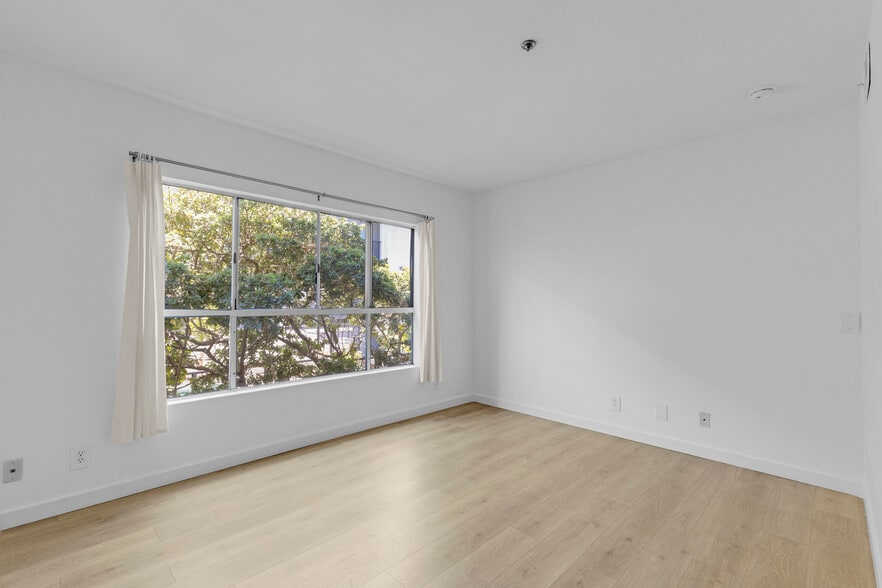 More Photos Of 939 Palm Ave, West Hollywood Apartments For Sale