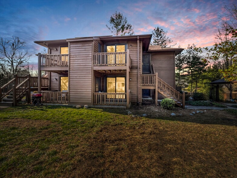 Primary Photo Of 520 Courtwood Ln, Hendersonville Apartments For Sale