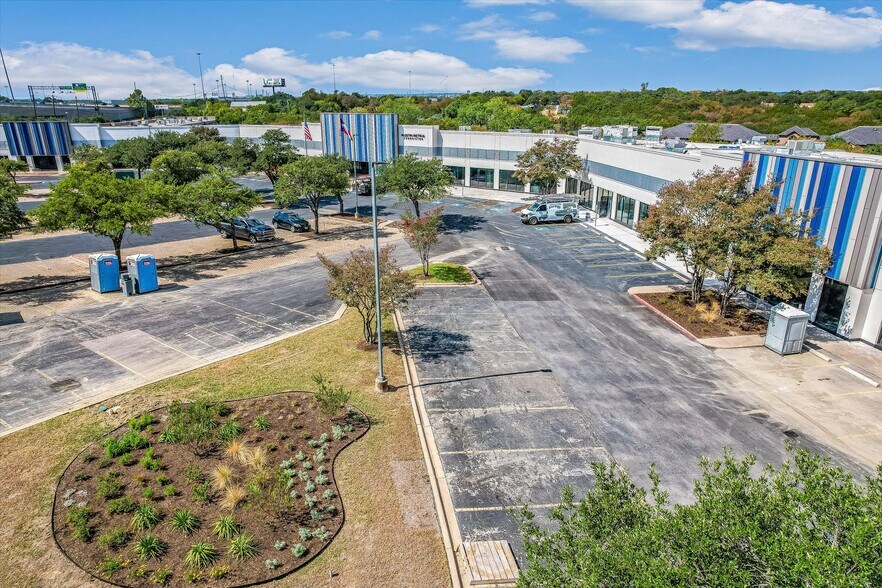 More Photos Of 4544 S Lamar Blvd, Austin Office For Sale