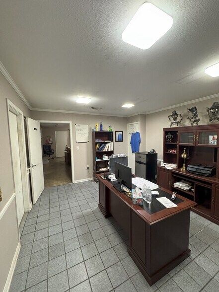 More Photos Of 3522 Pinemont Dr, Houston Manufacturing For Sale