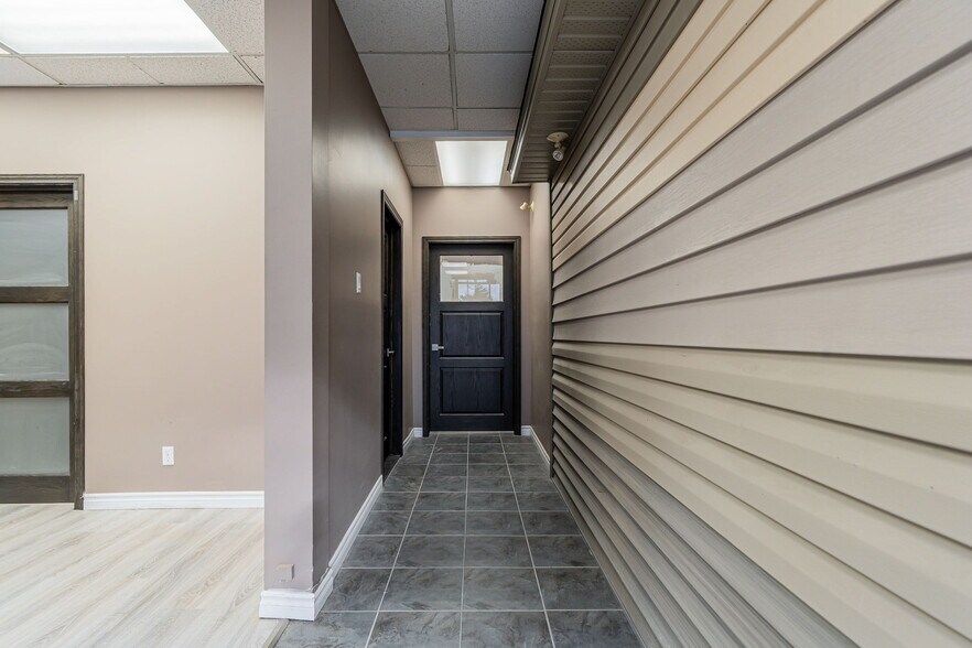 More Photos Of 4811-4819 Boul Saint-Charles, Montréal General Retail For Lease