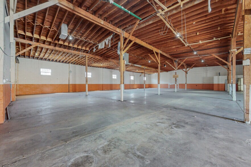 More Photos Of 1823 Commercial St NE, Albuquerque Warehouse For Sale