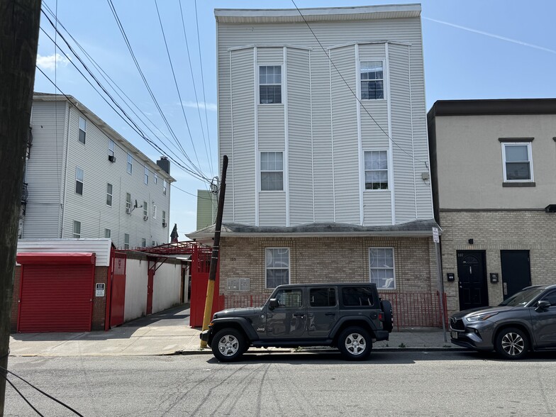 More Photos Of 109-111 Fleming Ave, Newark Apartments For Sale