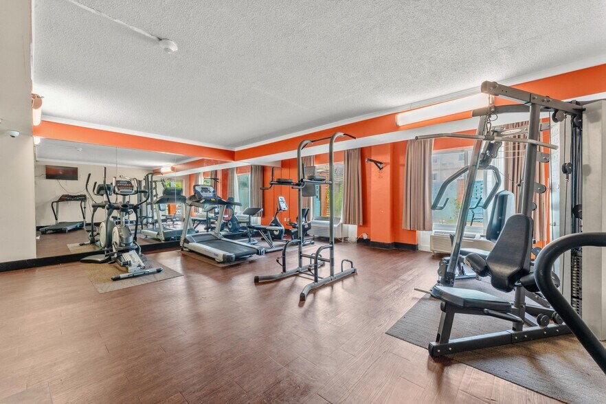More Photos Of 12340 I-10 Service Rd, New Orleans Hotel For Sale