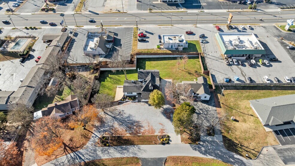 More Photos Of 2049 S Brentwood Blvd, Springfield Office For Sale