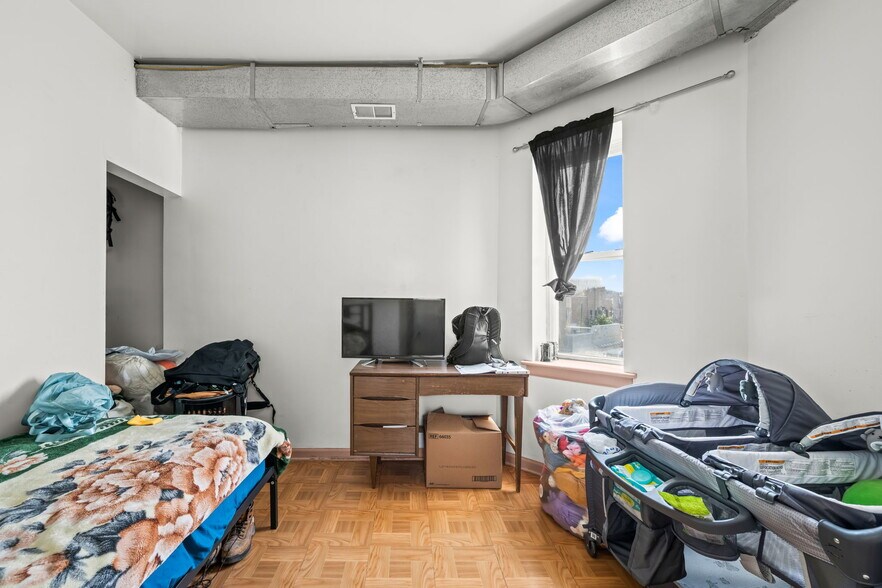 More Photos Of 2822 N Milwaukee Ave, Chicago Storefront Retail Residential For Sale