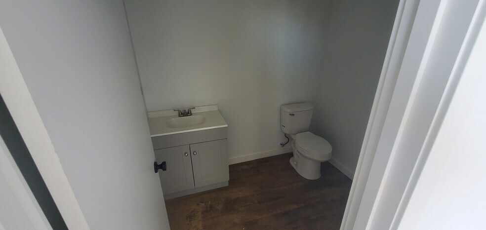 More Photos Of 5833 NE Portland Hwy, Portland Flex For Sale