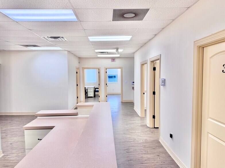 More Photos Of 101 S US Highway 75, Denison Medical For Lease