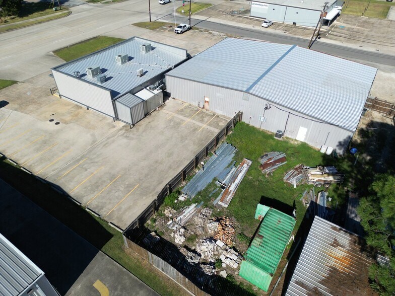 More Photos Of 2701 Nall St, Port Neches General Retail For Sale